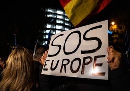 La manifestación en Ferraz de este jueves en imágenes