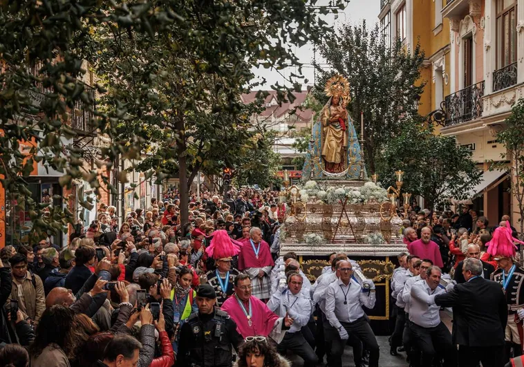 La patrona de Madrid, entre una marea de fieles