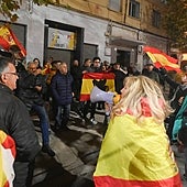 Cánticos contra Sánchez y Puigdemont en varias sedes del PSOE en Castilla y León
