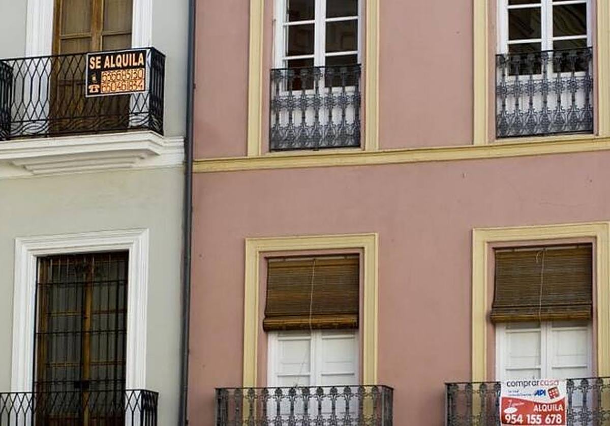 Fachada con viviendas en alquiler