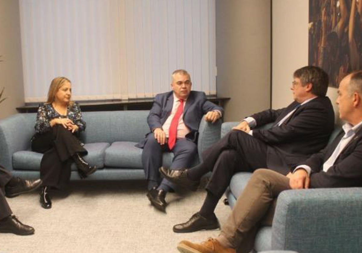Reunión en Bruselas del número 3 del PSOE, Santos Cerdán y Carles Puigdemont