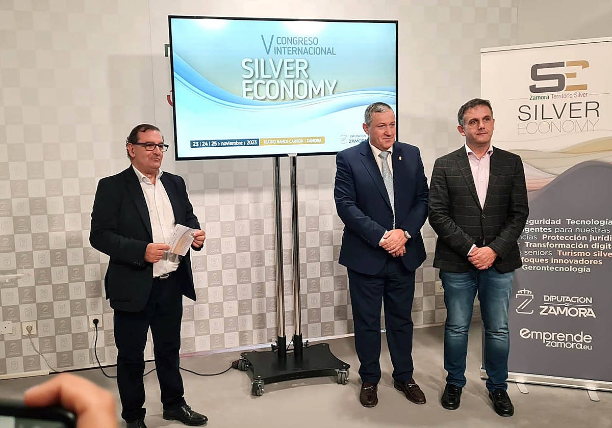 El presidente de la Institución provincial, Javier Faúndez; el diputado de Régimen Interior y Fondos Europeos, Ramiro Silva, y el director de Comunicación y Relaciones Institucionales de Caja Rural de Zamora, Narciso Prieto