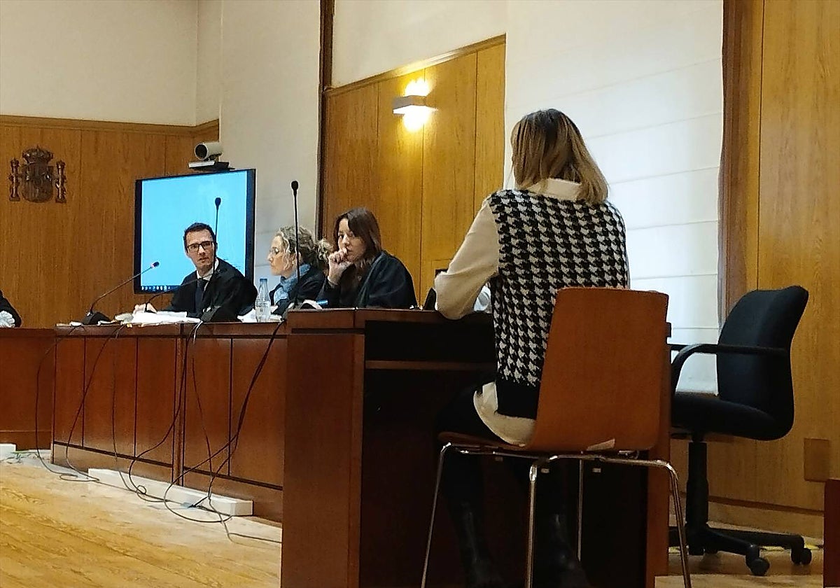 La vecina de Tordesillas acusada de acuchillar a su marido cuando éste dormía en la cama conyugal.