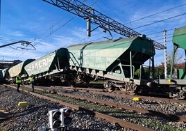 Ocho vagones de un tren de mercancías descarrilan durante unas maniobras en Arévalo (Ávila)