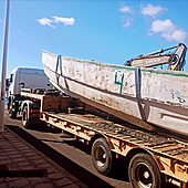 El Hierro empieza a retirar los cayucos hacinados en La Restinga