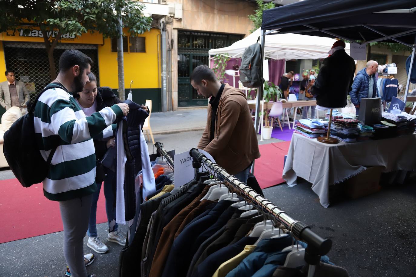 Fotos: La &#039;Shoping Garden&#039; de Ciudad Jardín lleva el comercio a la calle