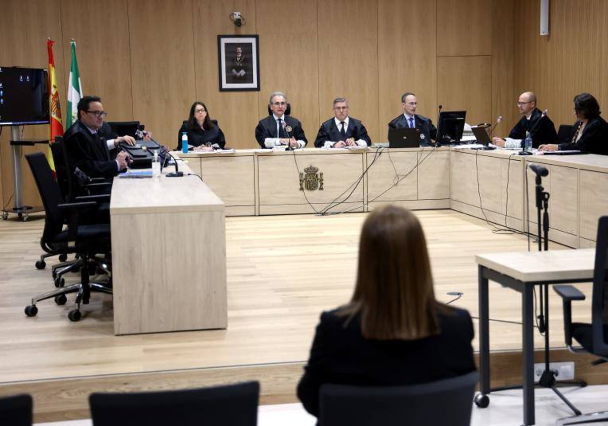 La ex alcaldesa de Peñarroya María Luisa Ruiz durante el juicio celebrado en la Audiencia Provincial de Córdoba