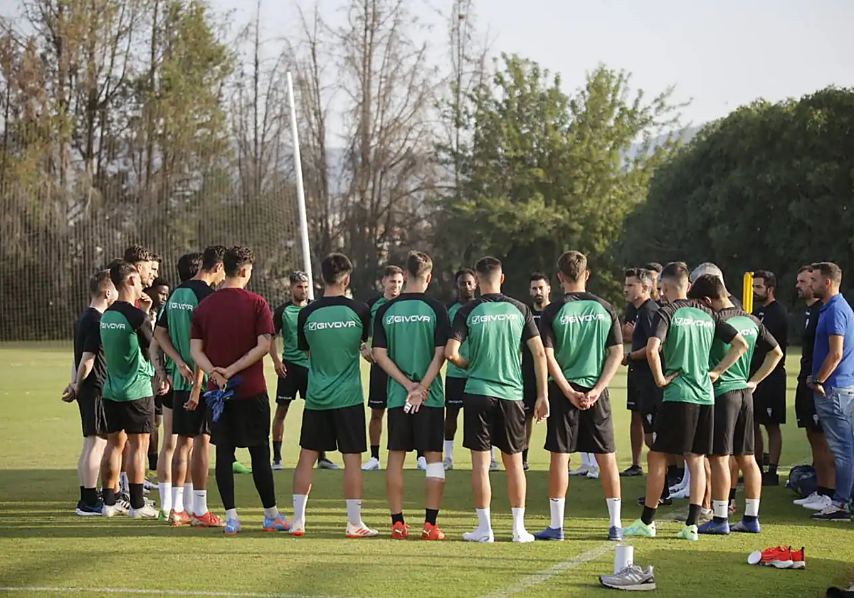 Los jugadores del Córdoba durante un entrenamiento a las órdenes de Iván Ania