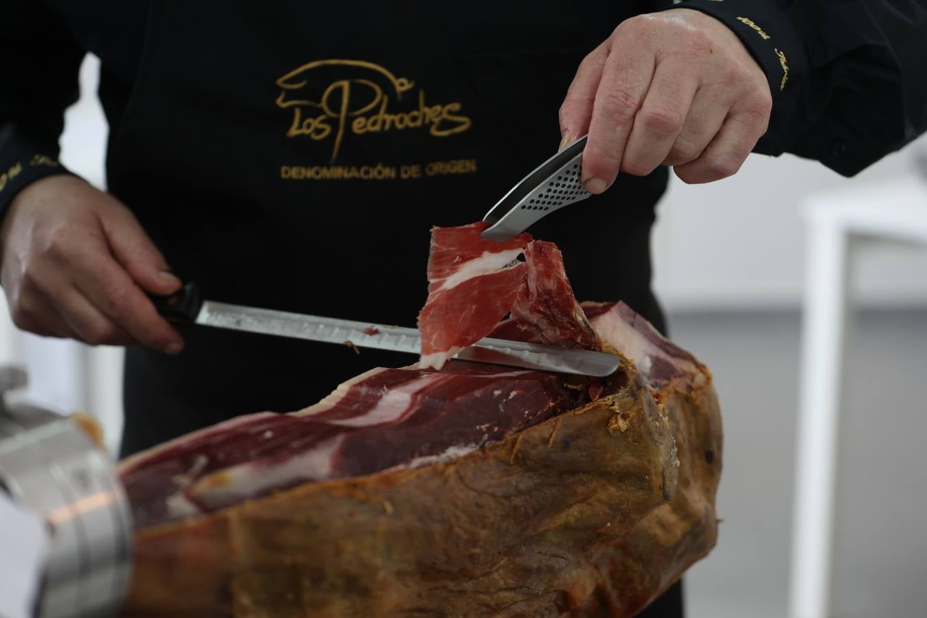 Fotos: cómo se elige al mejor jamón cien por cien ibérico del Valle de Los Pedroches