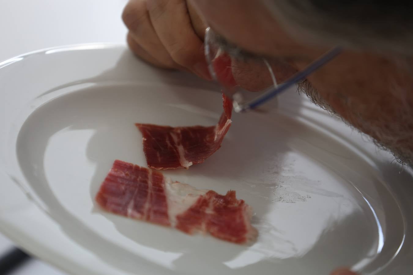 Fotos: cómo se elige al mejor jamón cien por cien ibérico del Valle de Los Pedroches