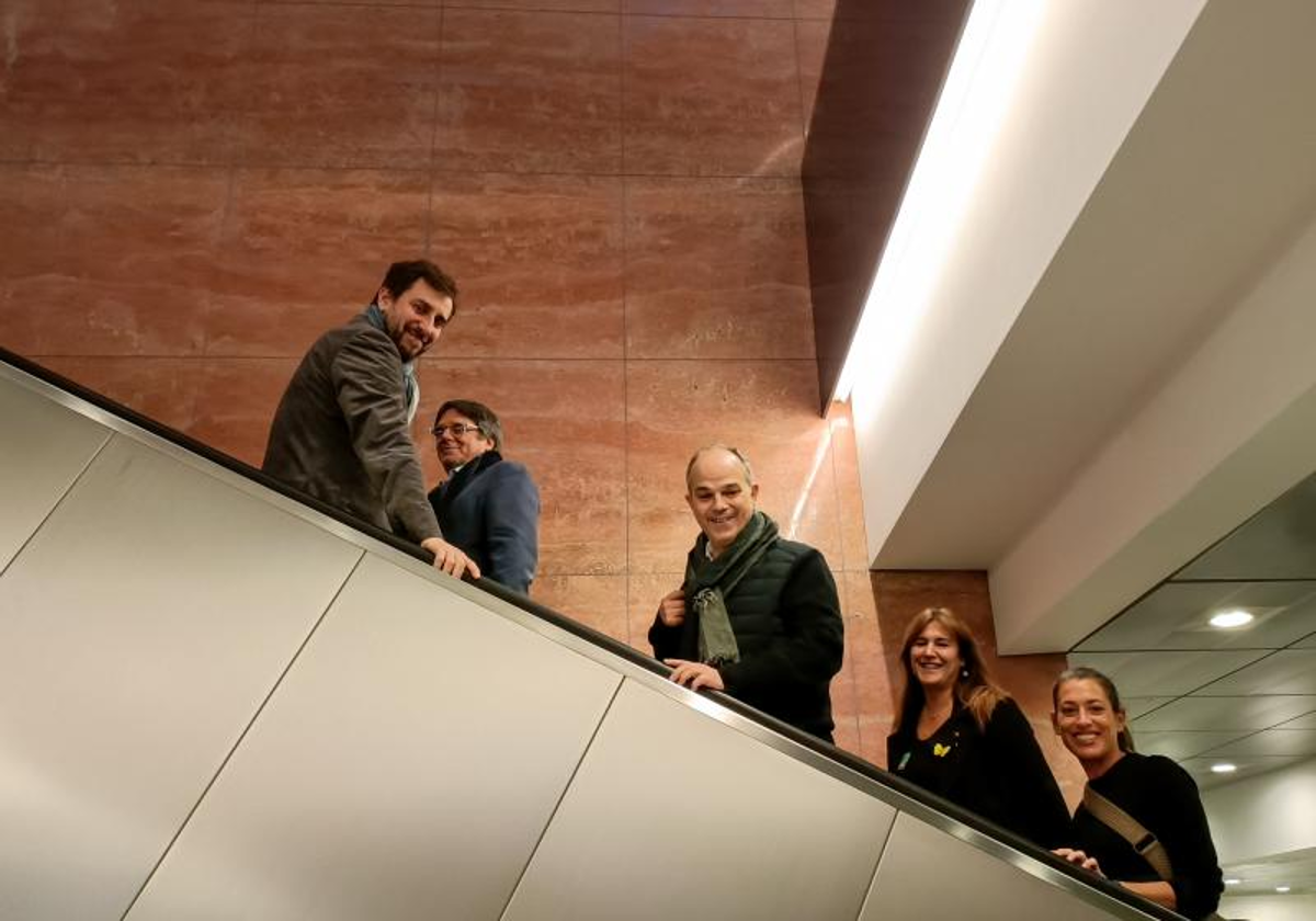 Toni Comín, Carles Puigdemont, Jordi Turull, Laura Borràs y Míriam Nogueras, el miércoles, en Bruselas