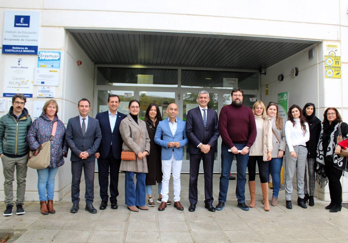 El delegado de la Junta en Toledo, Álvaro Gutiérrez, ha visitado el instituto de Recas