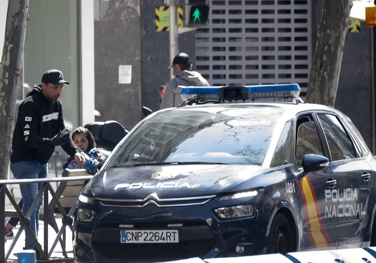 La Policía Nacional, de patrulla en el distrito de Tetuán