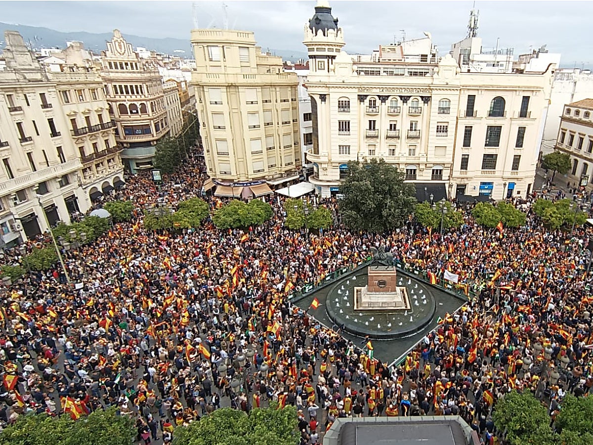 Panorámica de la plaza de las Tendillas de Córdoba donde se ha celebrado la concentración contra la amnistía