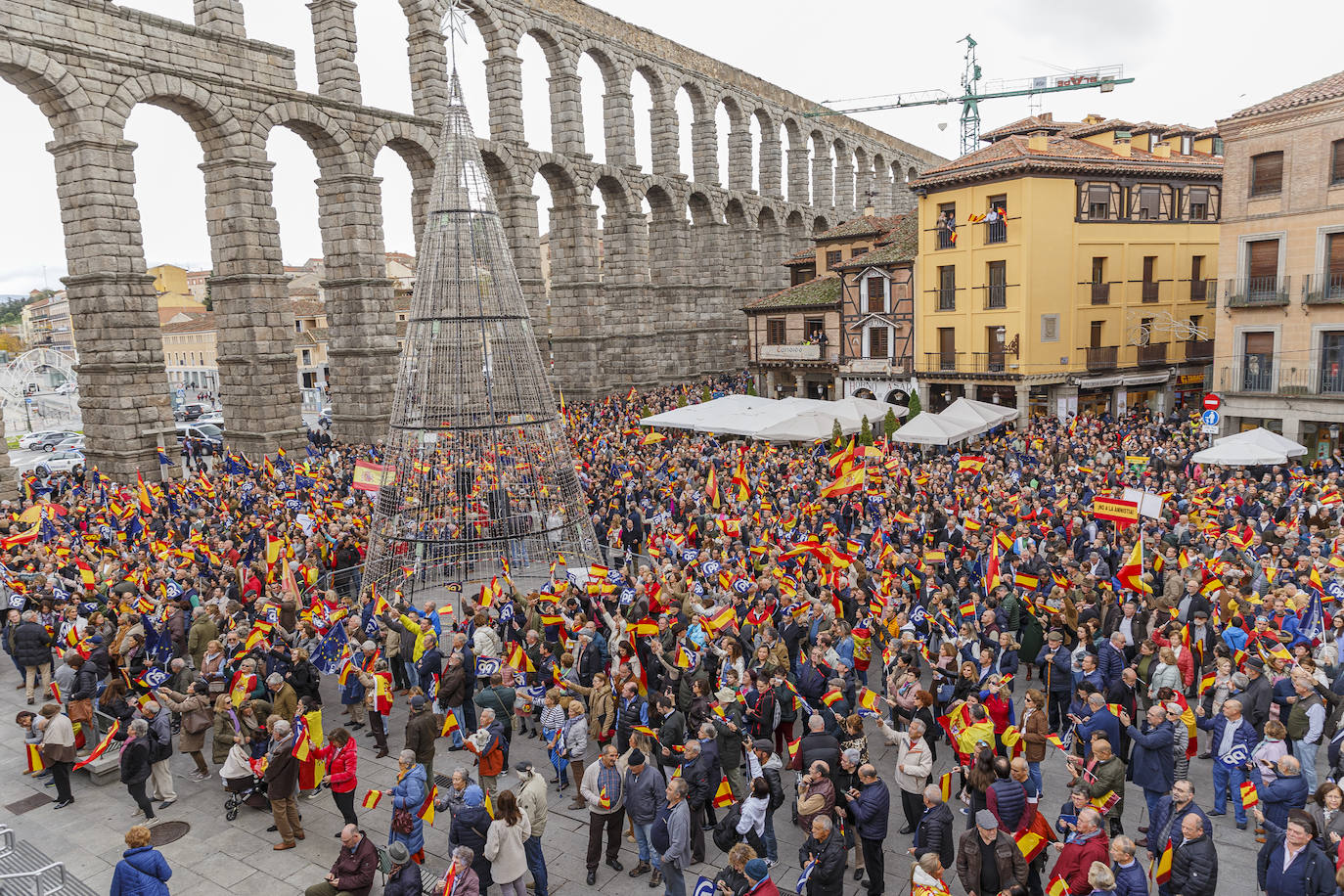 Protesta frente al Acueducto de Segovia