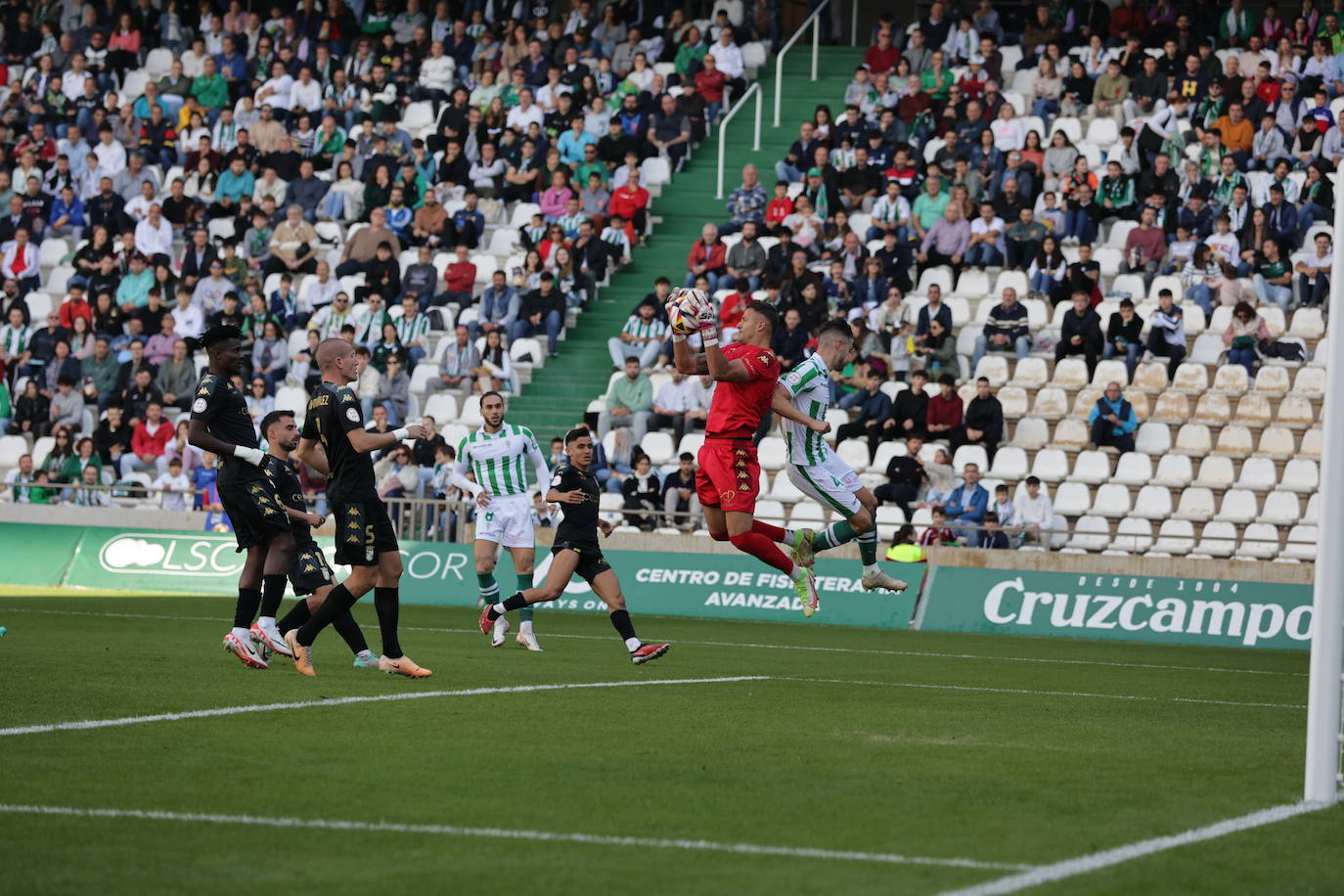 Fotos: el trepidante empate del Córdoba ante el Ceuta
