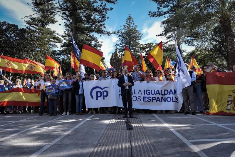 Ciudadanos de Ceuta se manifiesta en contra de la amnistía: Asistentes a las protestas de Ceuta: 