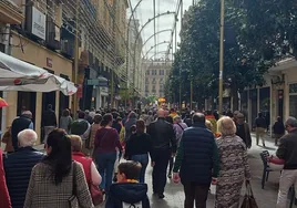 El 'Escándalo' de Raphael se convierte en el himno de la manifestación de Córdoba contra la amnistía