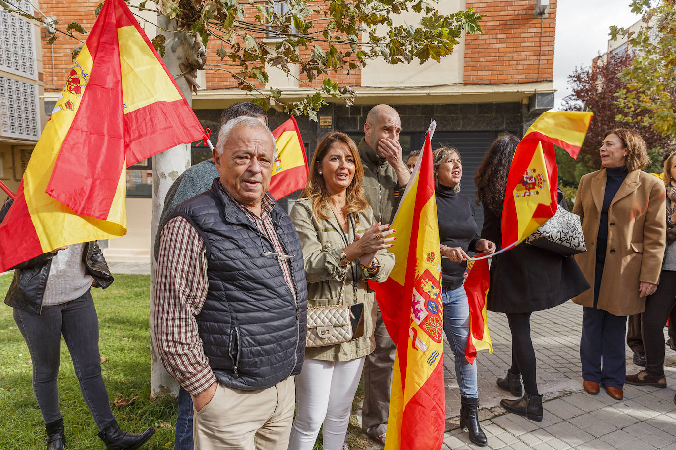 Gonzalo Santonja en la protesta de Vox frente a la sede del PSOE en Segovia