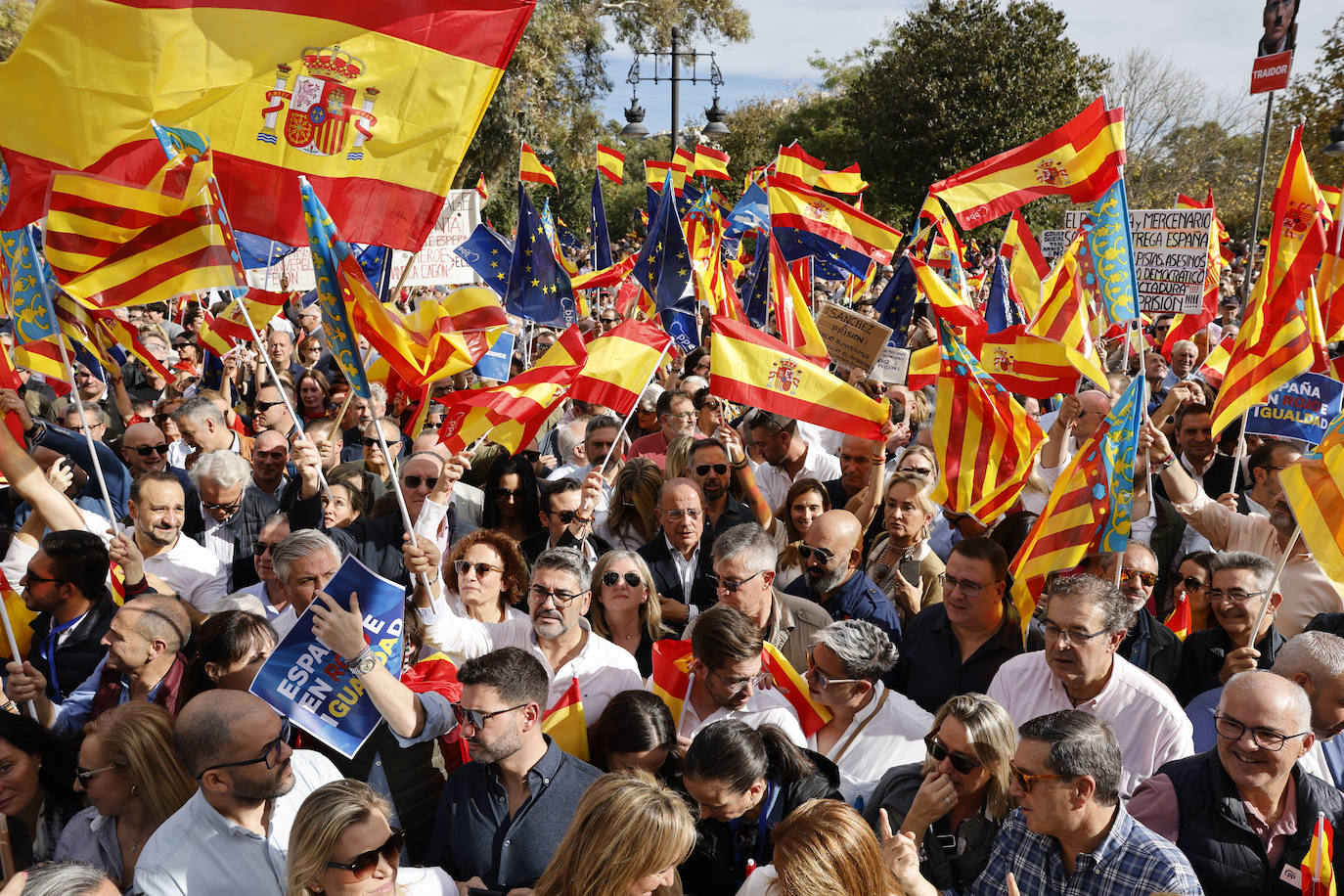 Las cifras de asistencia a las manifestaciones contra la amnistía en cada capital de España, según el PP y el Gobierno