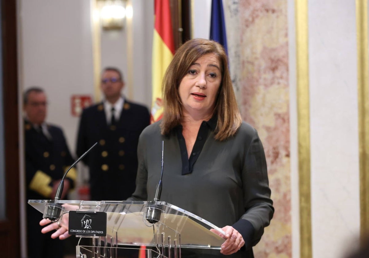 La presidenta del Congreso, la socialista Francina Armengol, este lunes, en rueda de prensa