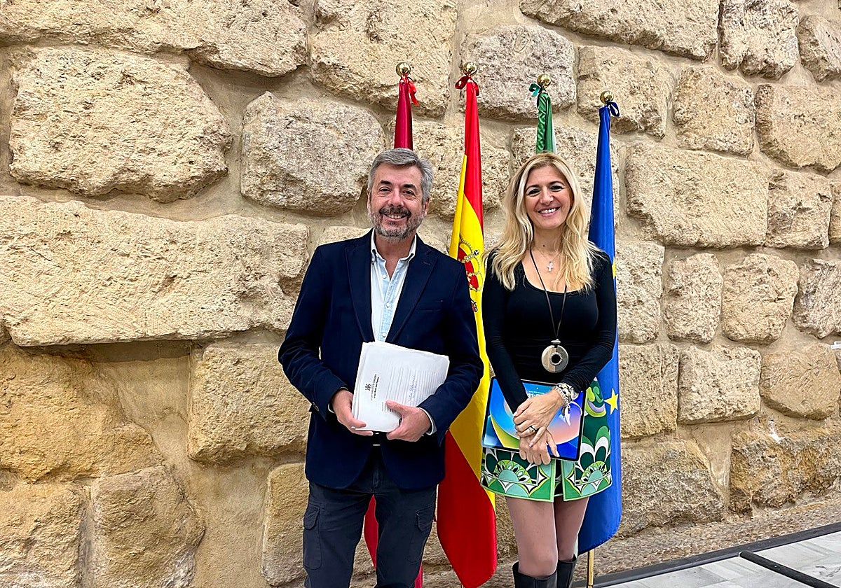 Miguel Ángel Torrico y Lourdes Morales, ambos del PP, tras la Junta de Gobierno