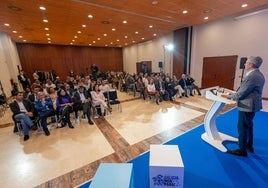 Rueda, a PSOE y BNG: «Los gallegos no se van a conformar con premios de consolación»