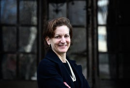 Anne Applebaum critica la ley de aministía: «Pedro Sánchez ignora el papel ruso en el movimiento separatista»
