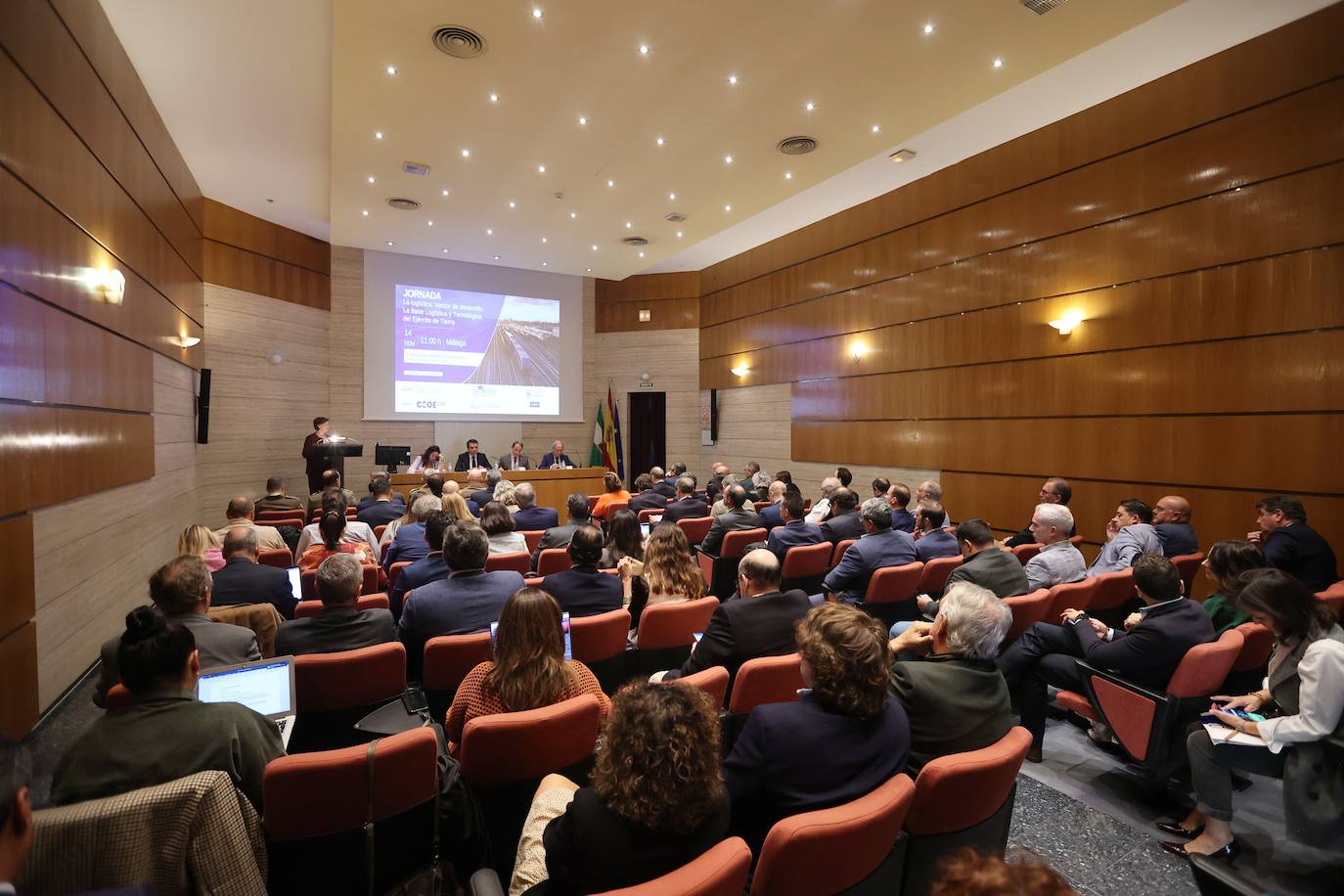Fotos: Córdoba y la Base Logística del Ejército buscan inversores en Málaga