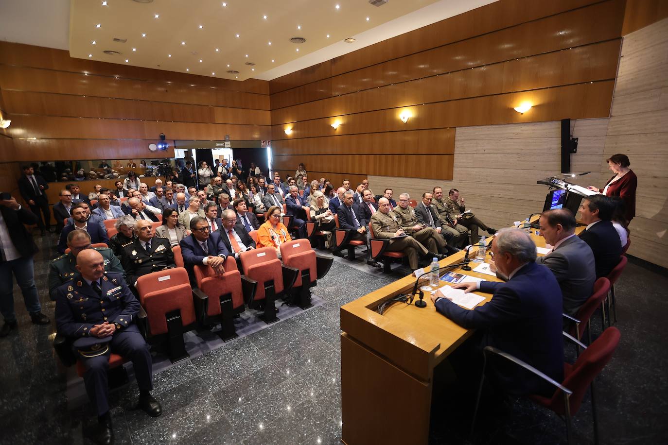 Fotos: Córdoba y la Base Logística del Ejército buscan inversores en Málaga