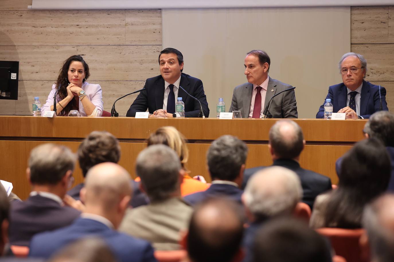 Fotos: Córdoba y la Base Logística del Ejército buscan inversores en Málaga