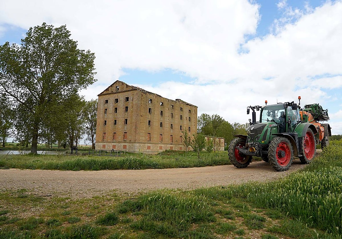 El Procurador del Común insta a la Junta a diseñar un plan para conservar los bienes asociados al Canal de Castilla