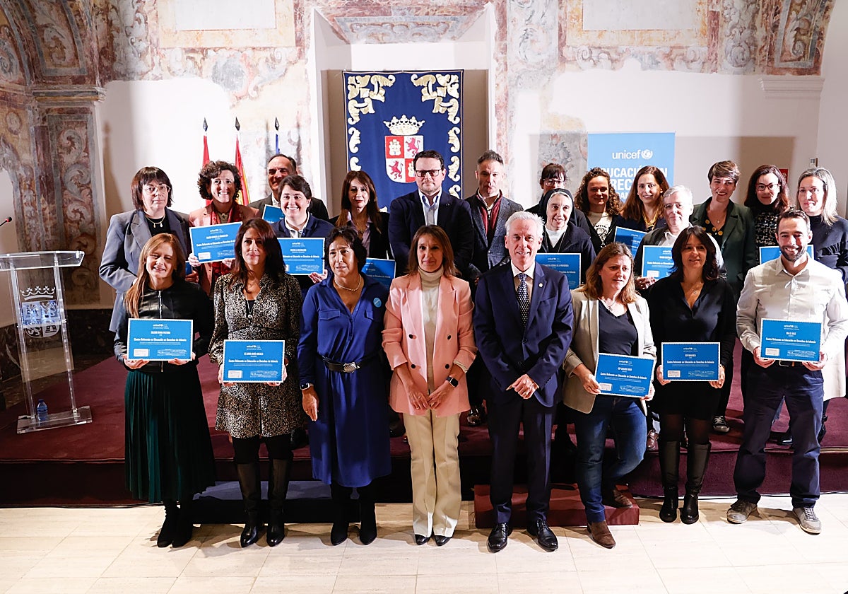 La consejera de Educación, Rocío Lucas, preside la entrega de certificados de Unicef a 58 colegios de la Comunidad