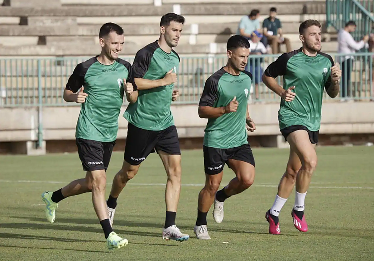 La plantilla del Córdoba durante un entrenamiento esta temporada