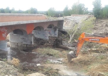 Dos puentes provisionales unen ya de nuevo Aldea del Fresno con Villa del Prado y Chapinería