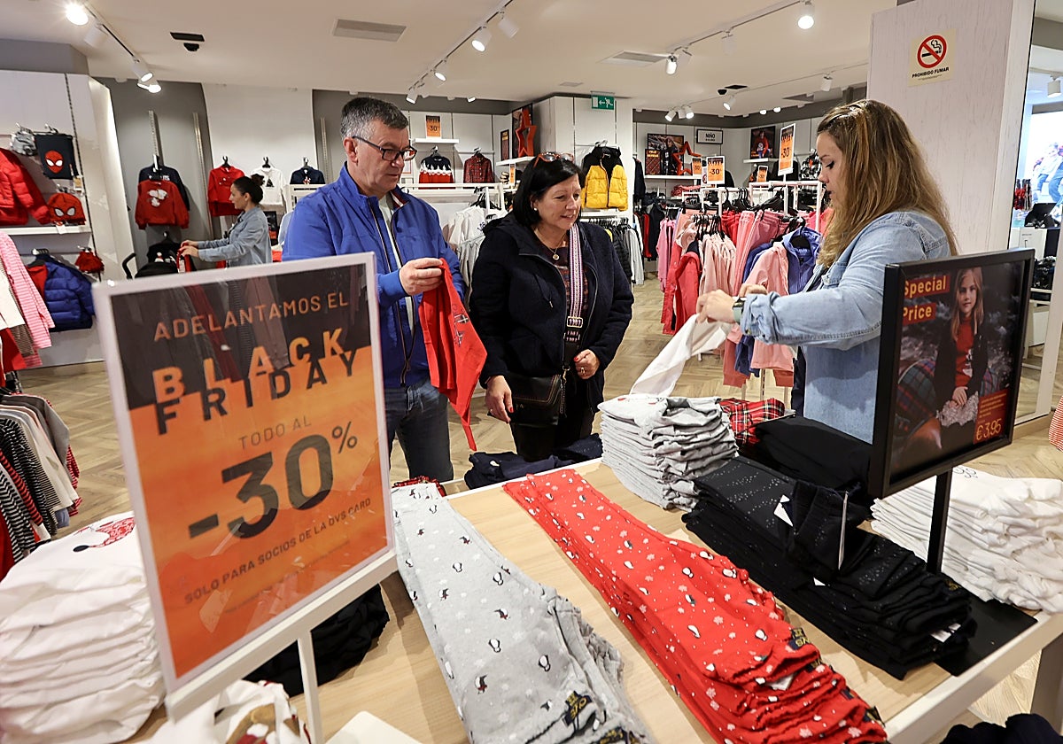 Una tienda de ropa de Córdoba durante el pasado periodo Black Friday