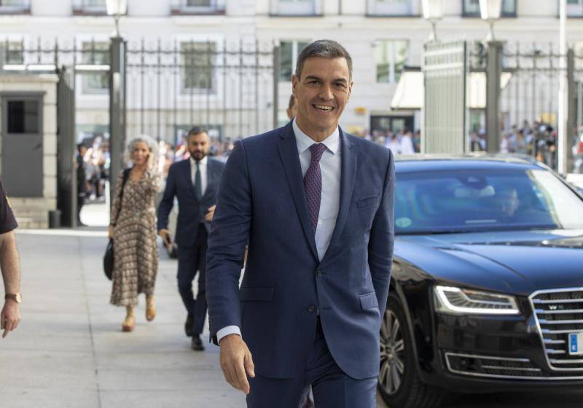 Pedro Sánchez, hace casi un par de meses acudiendo a la investidura de Feijóo