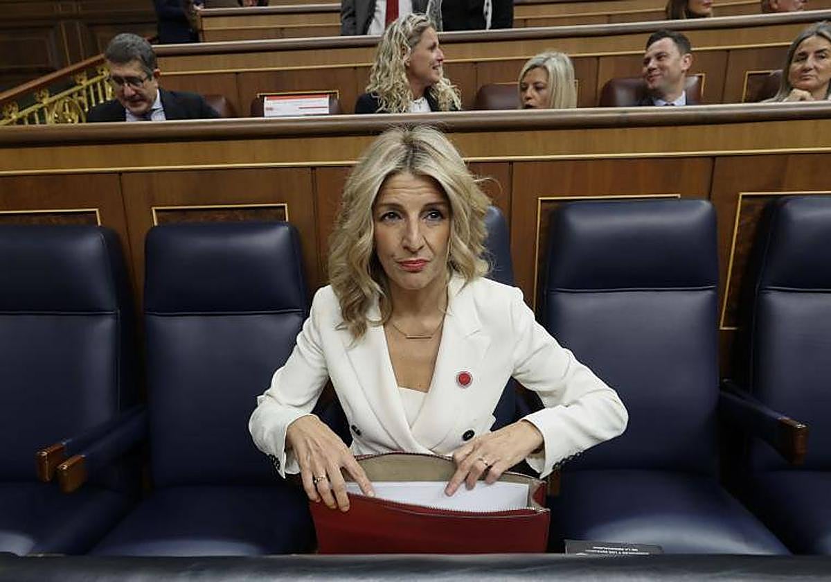 La ministra Yolanda Dáiz luce un pin de una sandía en apoyo a Palestina