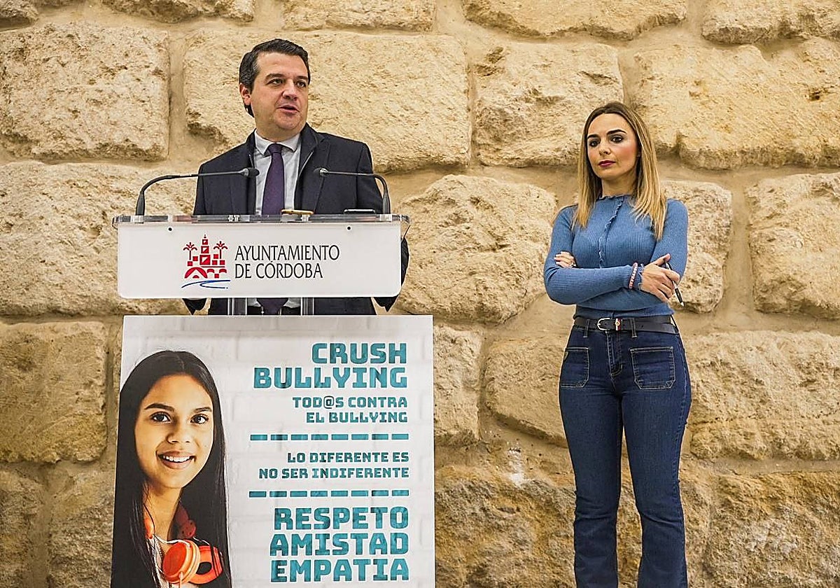 El alcalde y la delegada de Educación