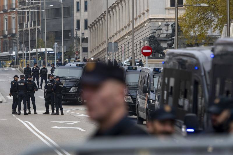 Fuerte dispositivo policial frente al Congreso