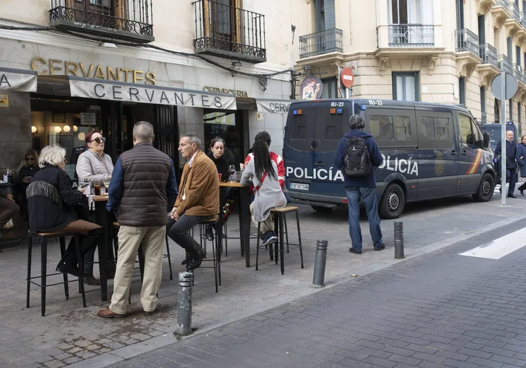 La gincana de vivir y trabajar en las Cortes en pleno debate de investidura