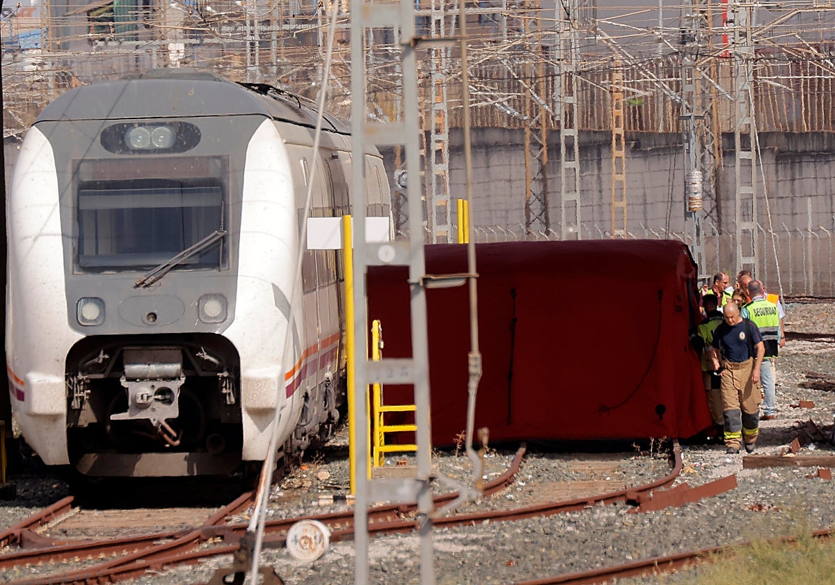 El tren de Santa Justa donde fue hallado Álvaro Prieto con el operativo policial