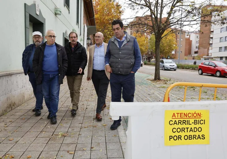 El alcalde, Jesús Julio Carnero, junto al concejal Alberto Gutiérrez Alberca visitan las obras