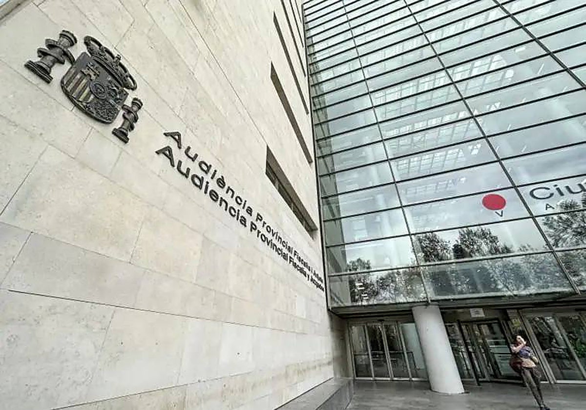 Imagen de archivo de la fachada principal de la Audiencia Provincial de Valencia