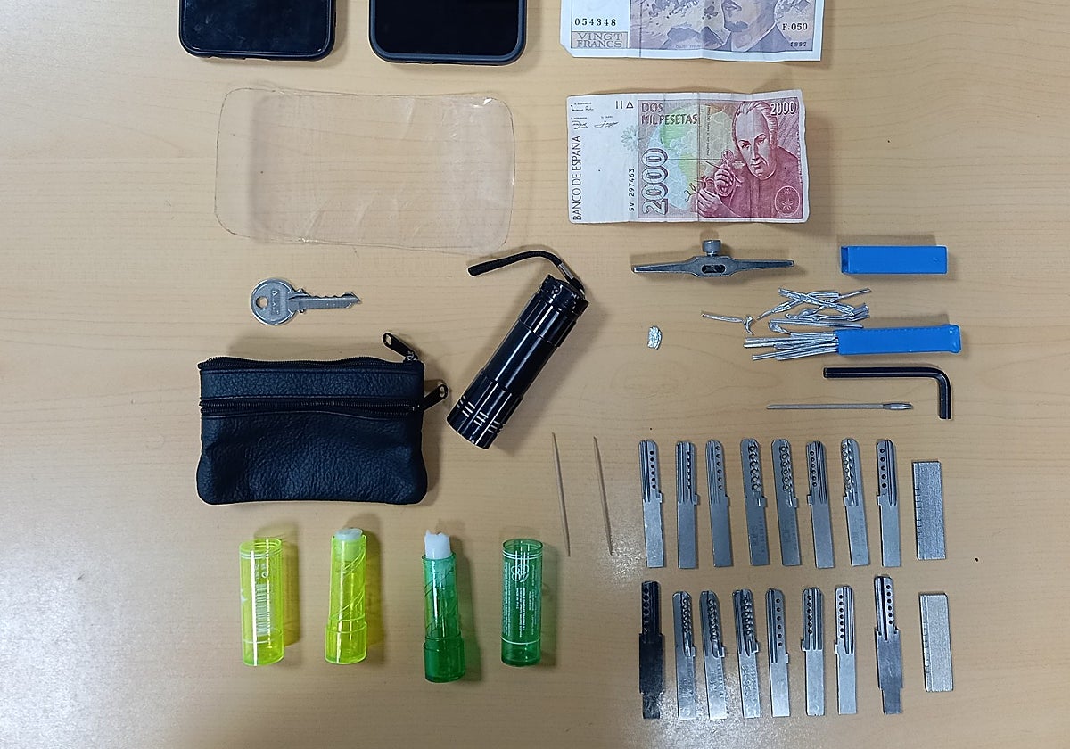 Material intervenido a dos ladrones de casas en Valencia