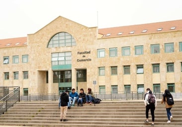 La Junta incrementa la cuantía de becas universitarias y permite que los estudiantes de máster recibirlas por aprovechamiento académico