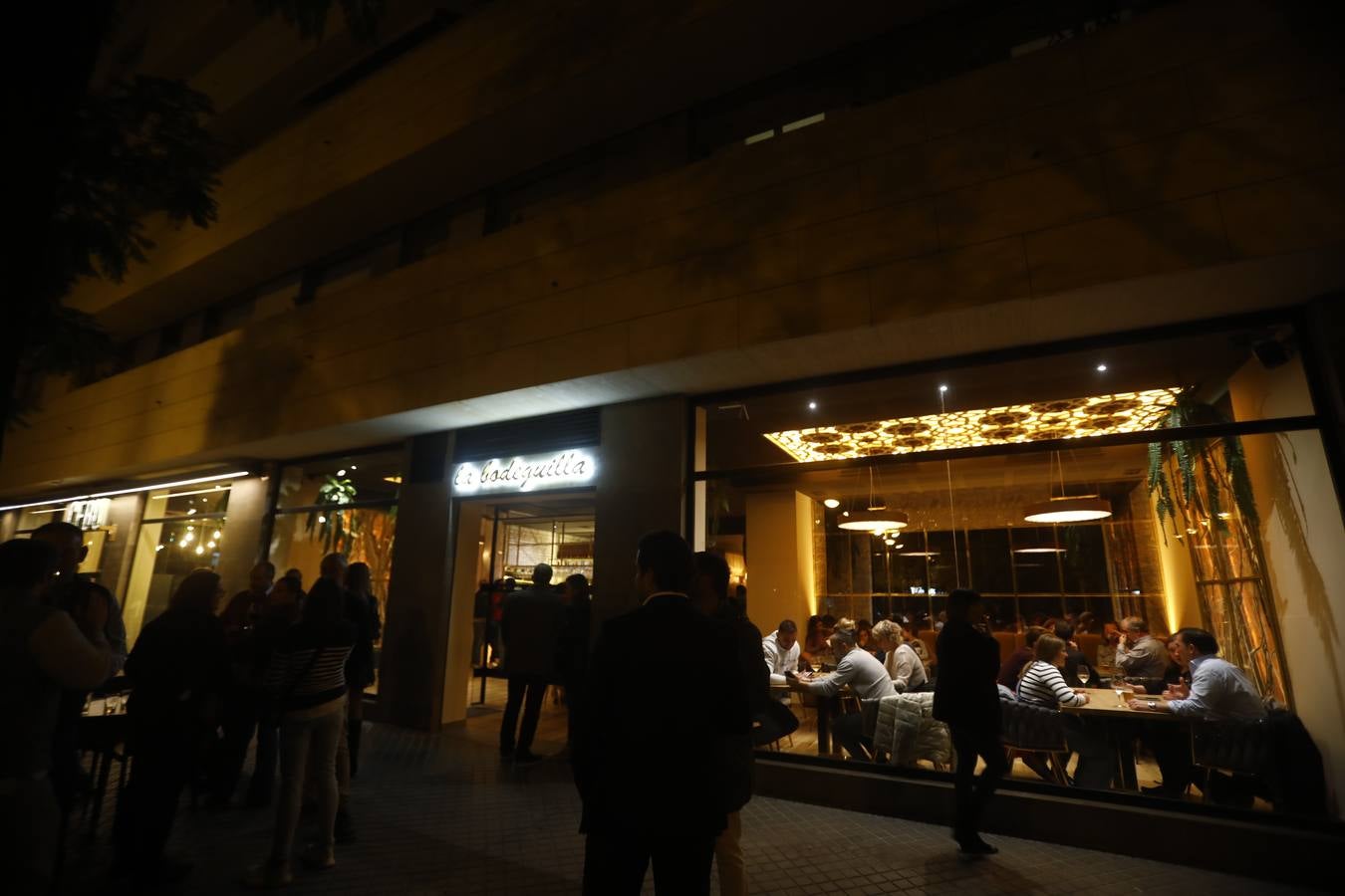 La esperada inauguración de la nueva Taberna la Bodeguilla, en imágenes