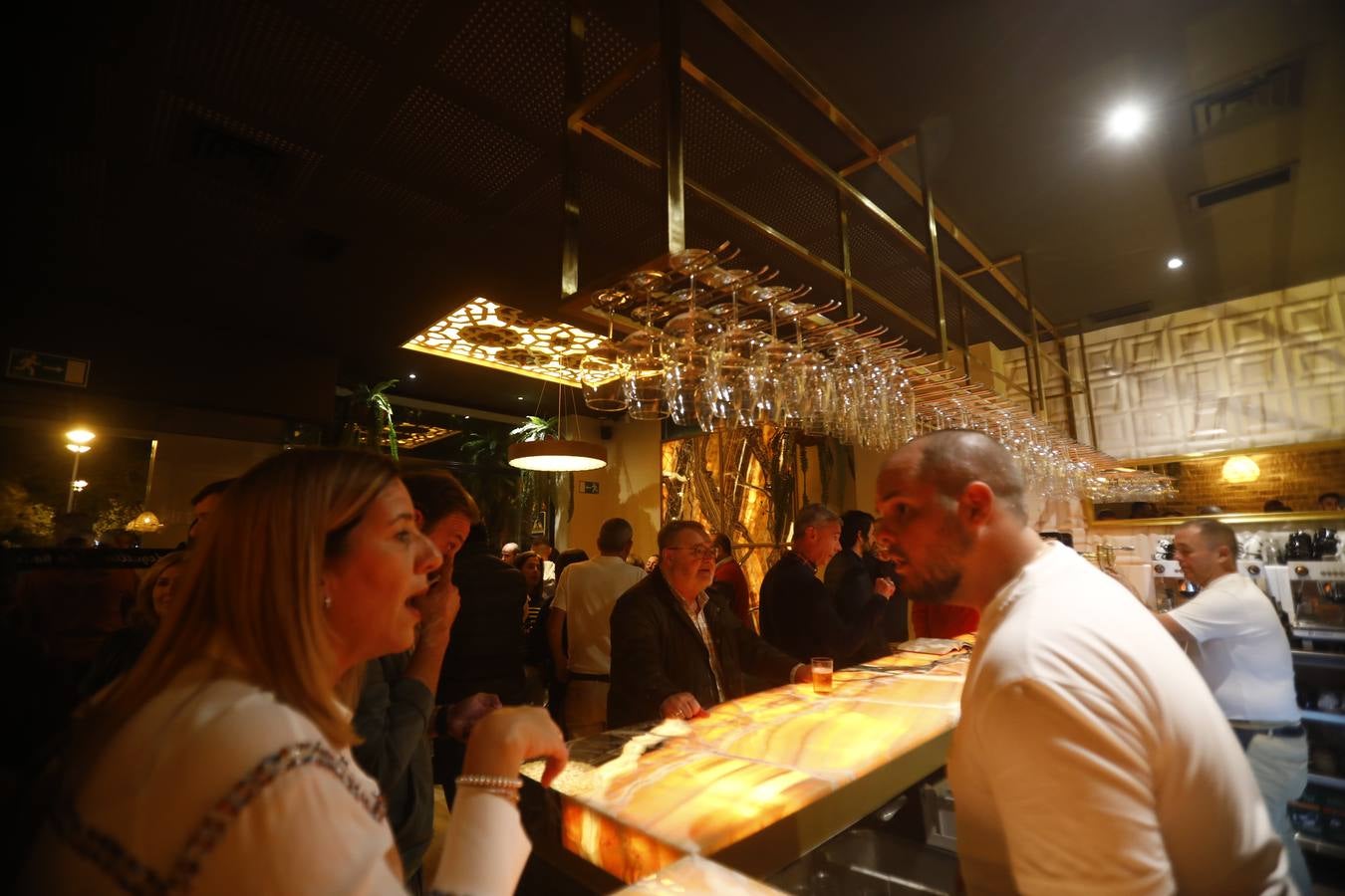 La esperada inauguración de la nueva Taberna la Bodeguilla, en imágenes