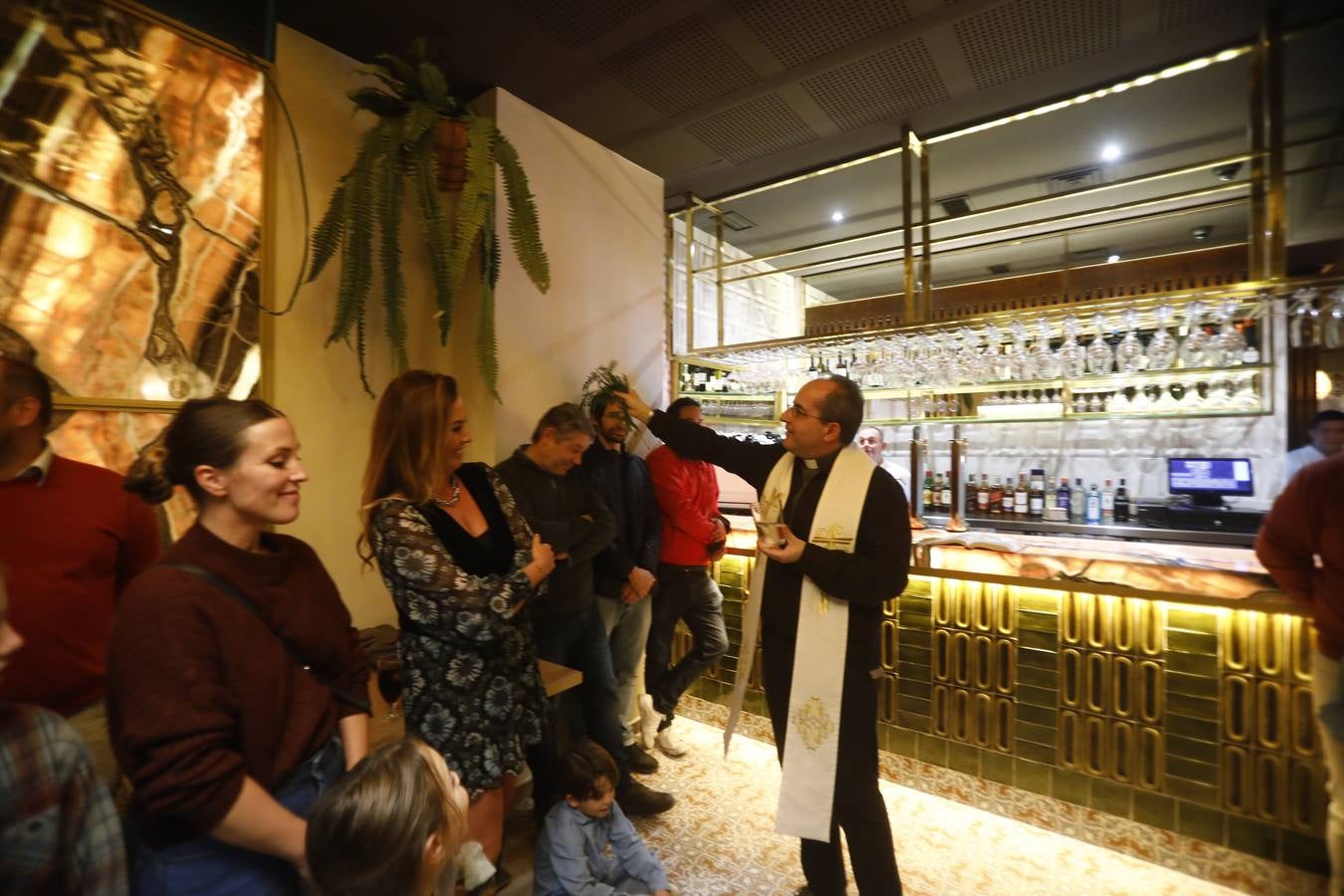 La esperada inauguración de la nueva Taberna la Bodeguilla, en imágenes