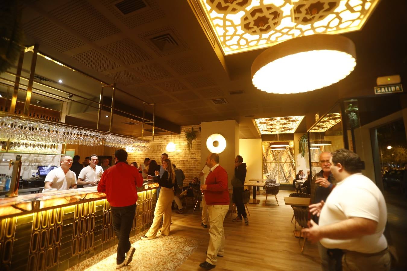 La esperada inauguración de la nueva Taberna la Bodeguilla, en imágenes